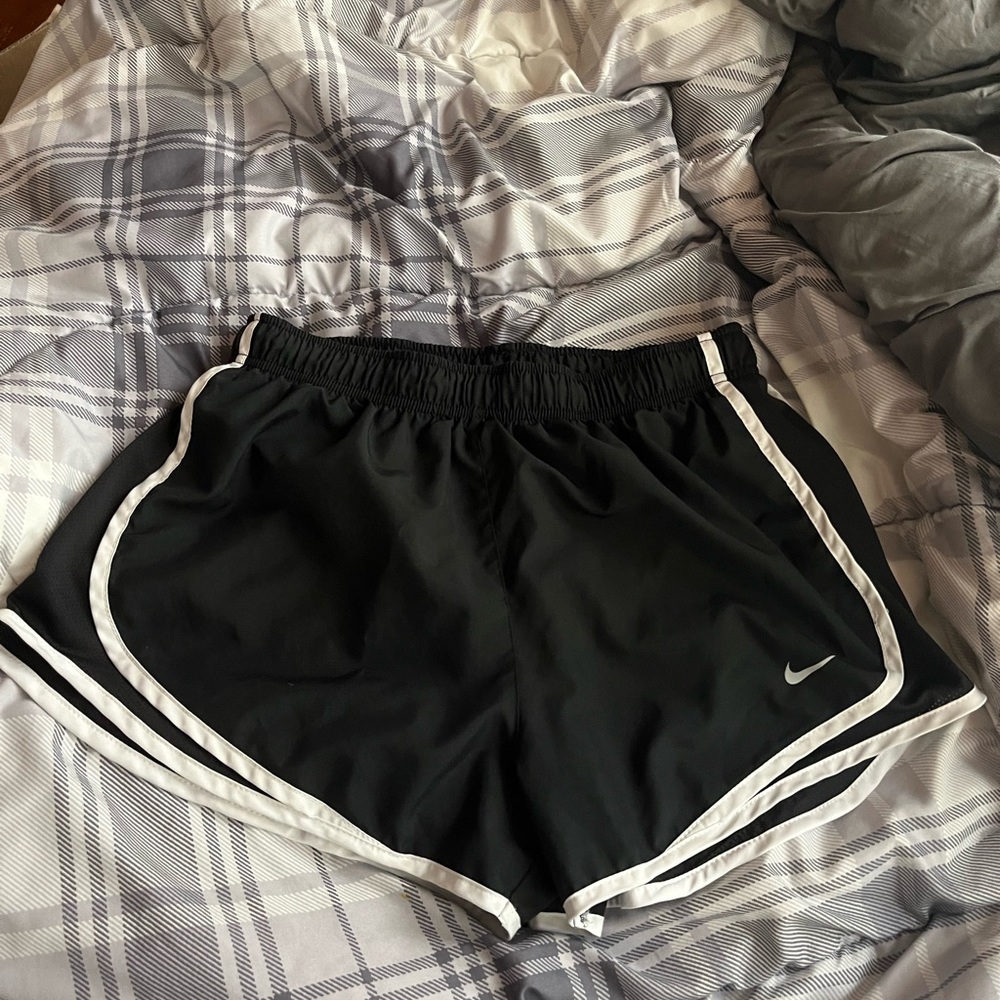 Nike shorts size medium